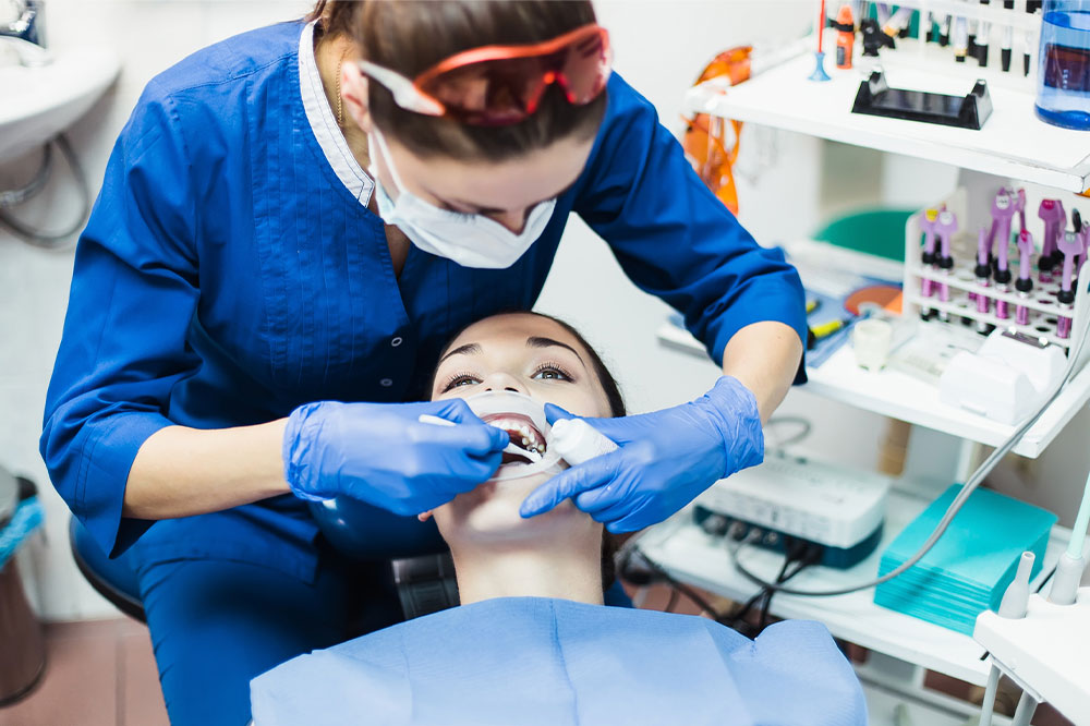 Teeth whitening procedures – Types, costs, and features