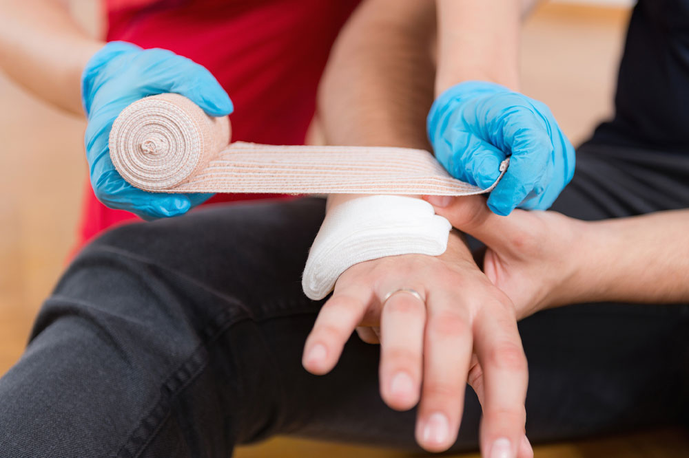 First aid training – Importance, lessons covered, and who should sign up