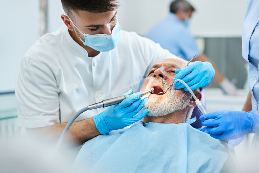 The ultimate guide to become a dental assistant