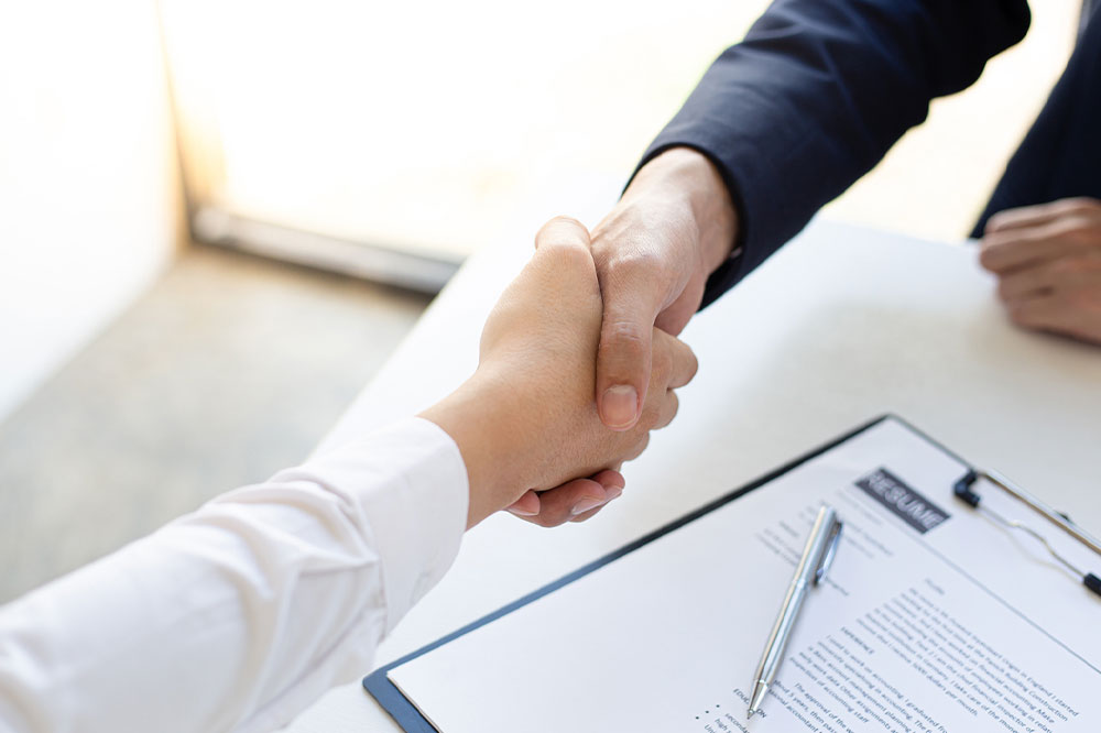 8 steps to write an impressive resume